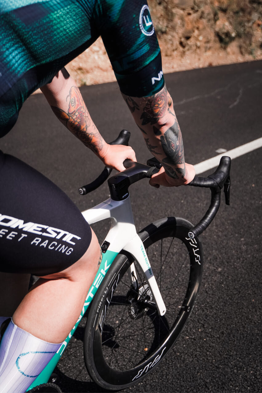 FARSPORTS: Carbon Wheels Made for Cyclicts by Cyclists